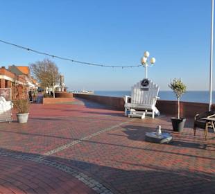 Spaziergang über die Südstrandpromenade