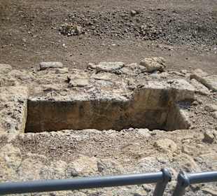 Saranda Kolones: Burggraben