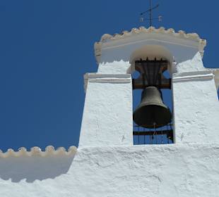 Glockenturm und Himmelsblau