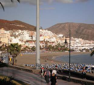 Im Hintergrund Los Christianos