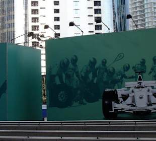 Vor den Petronas Towers