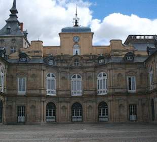 Delante del palacio