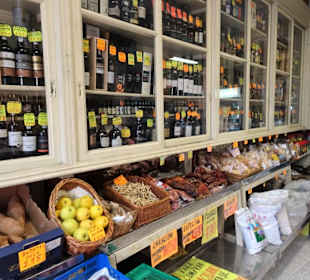 Blick in den Feinkostladen Mercearia do Bolhão