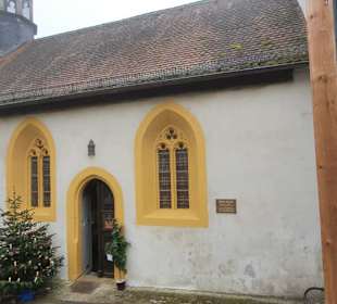 Am Eingang der Kapelle