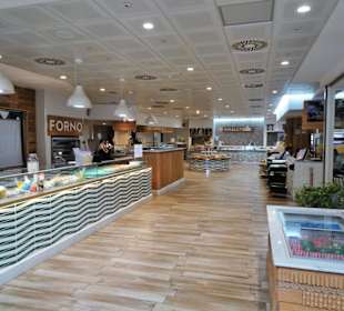 Free-Flow-Restaurant im Flughafen Olbia