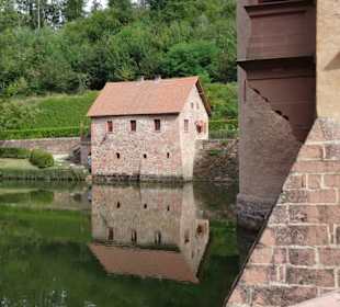 Außenansicht von Schloss Mespelbrunn