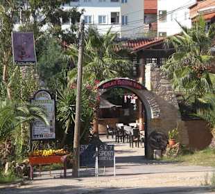 Eingang RSB mit Hotel Desire Beach aufhintengrund