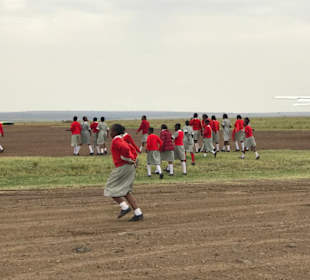 Besuch einer Schulklasse am Airstrip