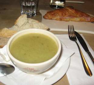 Zuppa del giorno e croissant prosciutto e gruyere