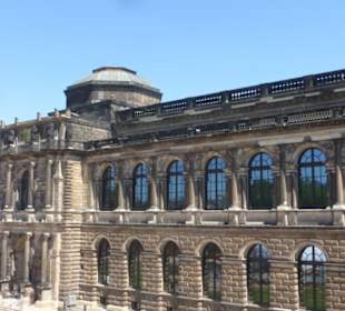Der Zwinger mit der 127 Meter langen Sempergalerie