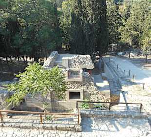 View on garden palace of Knossos