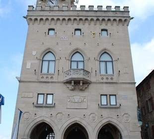 Дворец построен в период с 1884 по 1894 гг.