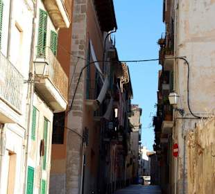 Eine schattige Gasse