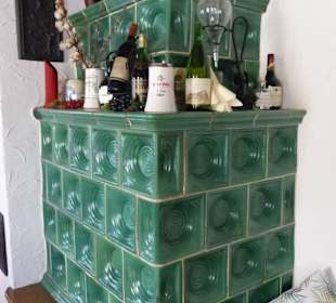 Kachelofen im Gastraum