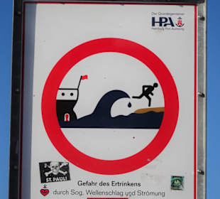 Warnschilder am Elbstrand