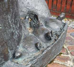 Impressionen vom Denkmal "Die Marktfrau"