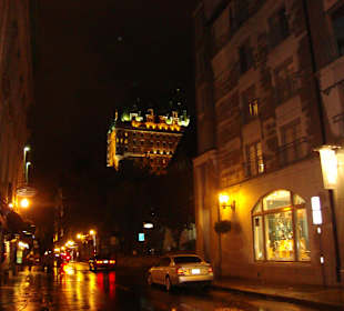 Rue Saint-Louis and Château Frontenac in the back