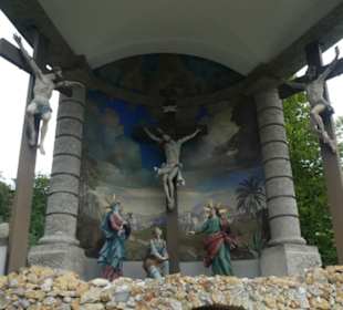 Kalvarienberg Hauptkapelle mit Kreuzigungsgruppe