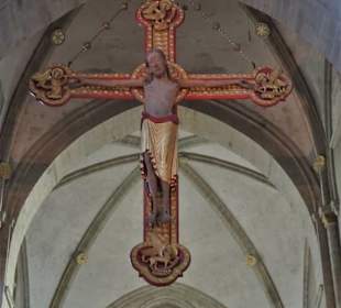 Das "Viernagel-Kreuz" über dem Chor des Doms