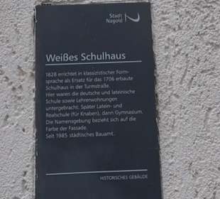 Weißes Schulhaus