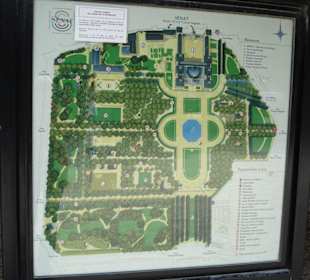 Tabule před vchodem - mapa