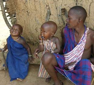 Der linke Junge (2 J.( hat schon die Brandmale