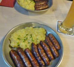 Zum Essen in der Bratwurstküche Zum Gulden Stern