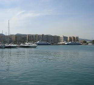 Blick auf das Hafenbecken