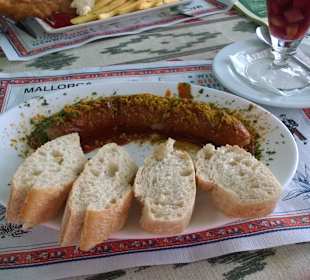 "Bei Petra" Currywurst mit Brot