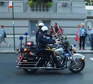 Zwei Polizei Kräder