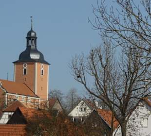Die Heilig-Kreuz-Kirche von Oberlauringen