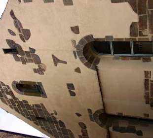 Sehenswerte Häuser schon im Ort