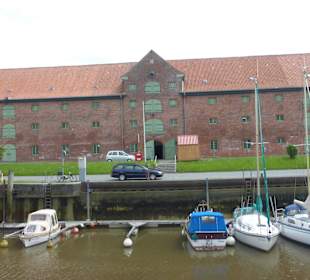 Eiderstedtrundfahrt: im Hafen von Tönning