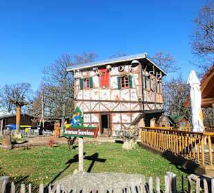 Kopf-über-stehendes Hexenhaus
