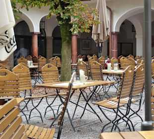 Impressionen aus dem Biergarten des Sternbräu