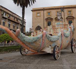 Festwagen vor der Kathedrale