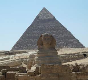 Pyramide mit Sphinx