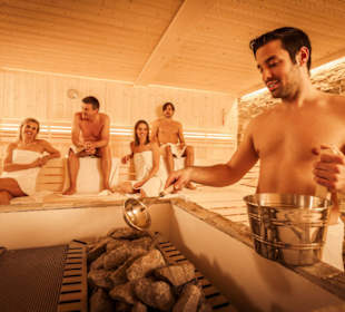 Täglich wechselndes Aufgussprogramm in den Saunen