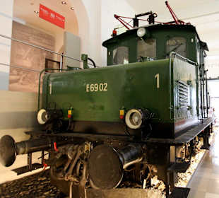 Fahrzeughalle im DB Museum