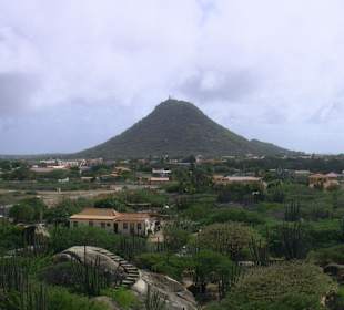 Ausblick von oben über die Insel zum Hooiberg