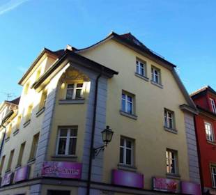 Hausfront sehr schöne Überdachung