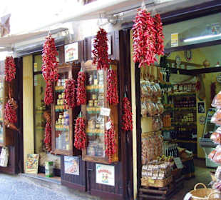 Spezialitätenladen in der Altstadt von Tropea