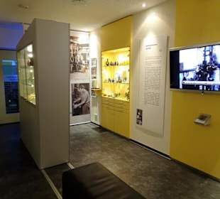 Rundgang durch das Europäische Flakonglasmuseum