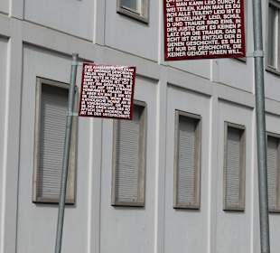 Am Platz der Grundrechte in Karlsruhe