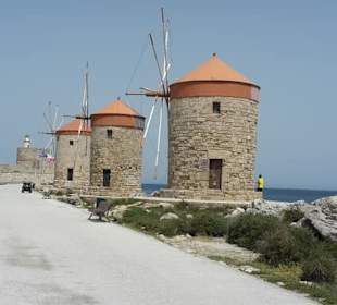 Mandraki Hafen