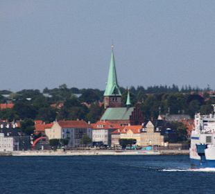 Blick auf die Altstadt von der Fähre