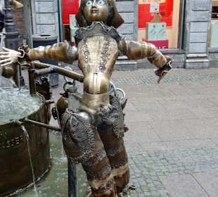 Ansichten vom Puppenbrunnen in Aachen