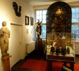 Rundgang durch die Ausstellung des Museums