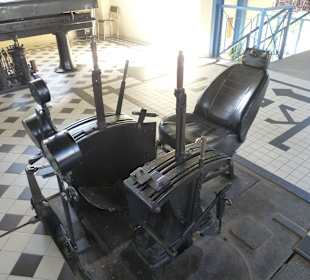 Steuerstand alte Dampfmaschine