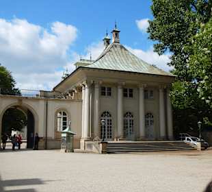 Schlosseingang zum Park